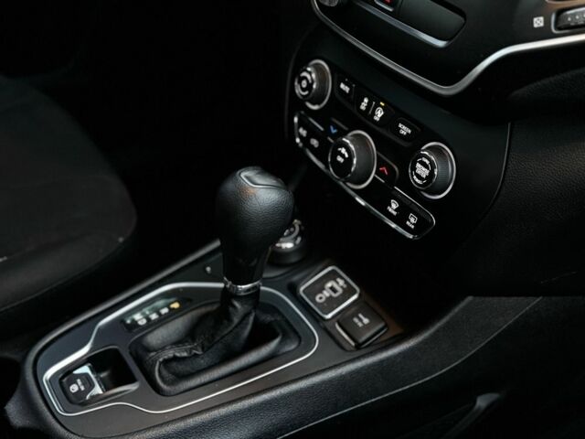 Белый Джип Чероки, объемом двигателя 2.4 л и пробегом 177 тыс. км за 15999 $, фото 13 на Automoto.ua