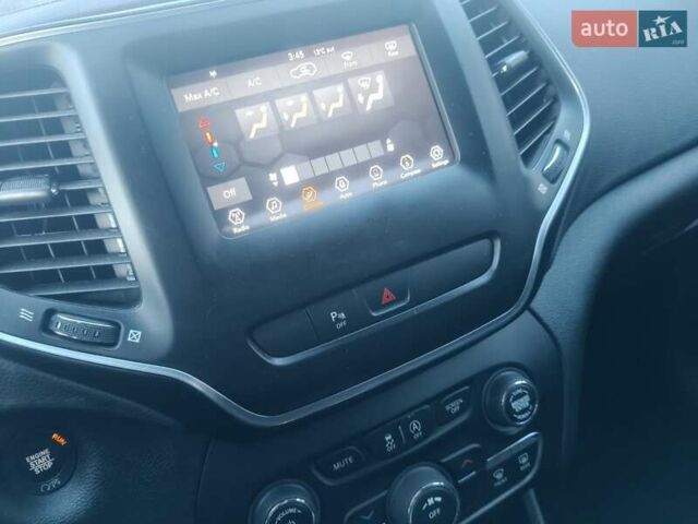 Белый Джип Чероки, объемом двигателя 2.36 л и пробегом 68 тыс. км за 16600 $, фото 19 на Automoto.ua