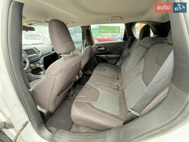 Білий Джип Cherokee, об'ємом двигуна 2.4 л та пробігом 198 тис. км за 3998 $, фото 10 на Automoto.ua