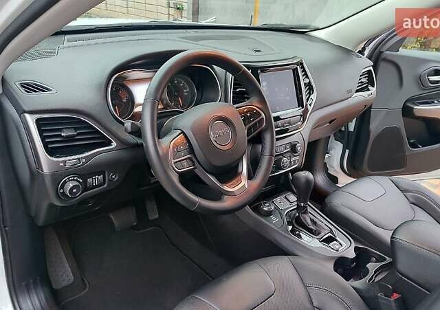 Білий Джип Cherokee, об'ємом двигуна 3.2 л та пробігом 67 тис. км за 18500 $, фото 17 на Automoto.ua