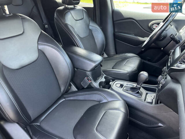 Білий Джип Cherokee, об'ємом двигуна 2.36 л та пробігом 120 тис. км за 15000 $, фото 40 на Automoto.ua