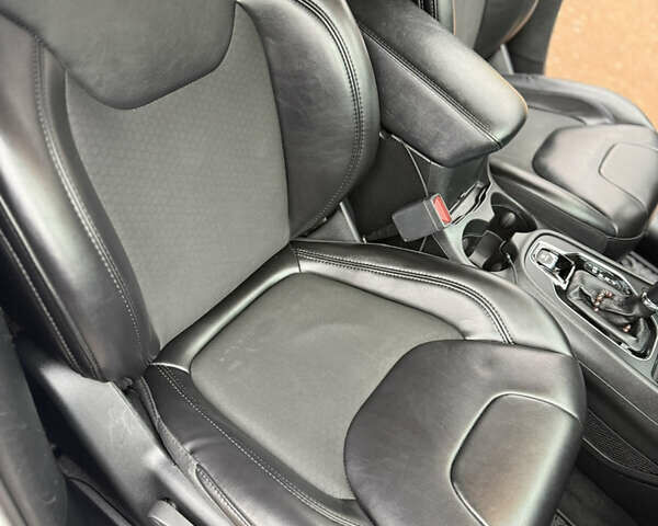 Белый Джип Чероки, объемом двигателя 3.24 л и пробегом 135 тыс. км за 20500 $, фото 26 на Automoto.ua