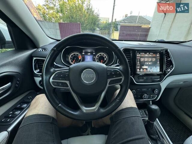Джип Чероки 2019 в Полтаве на Automoto.ua Белый Джип Чероки, объемом двигателя 2.36 л и пробегом 115 тыс. км за 17000 $, фото 11 на Automoto.ua