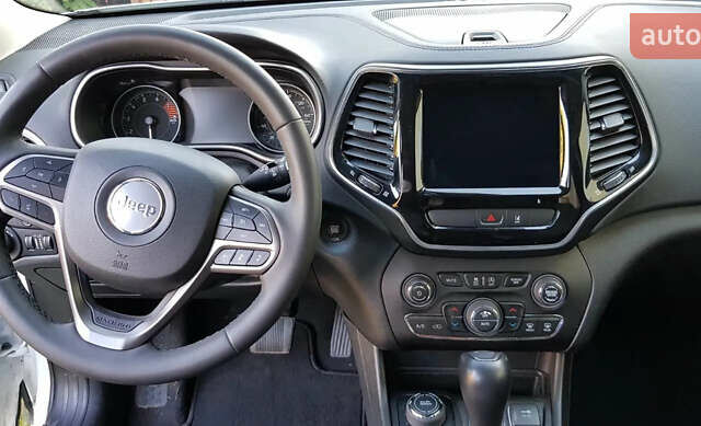 Білий Джип Cherokee, об'ємом двигуна 3.24 л та пробігом 130 тис. км за 19000 $, фото 6 на Automoto.ua