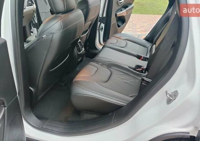 Білий Джип Cherokee, об'ємом двигуна 3.2 л та пробігом 67 тис. км за 18500 $, фото 33 на Automoto.ua