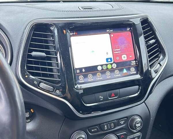 Білий Джип Cherokee, об'ємом двигуна 3.24 л та пробігом 66 тис. км за 19000 $, фото 17 на Automoto.ua