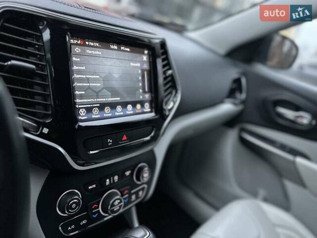 Білий Джип Cherokee, об'ємом двигуна 2.36 л та пробігом 153 тис. км за 15900 $, фото 33 на Automoto.ua