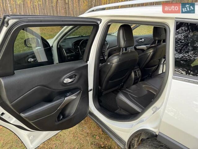 Белый Джип Чероки, объемом двигателя 2.36 л и пробегом 118 тыс. км за 16199 $, фото 16 на Automoto.ua