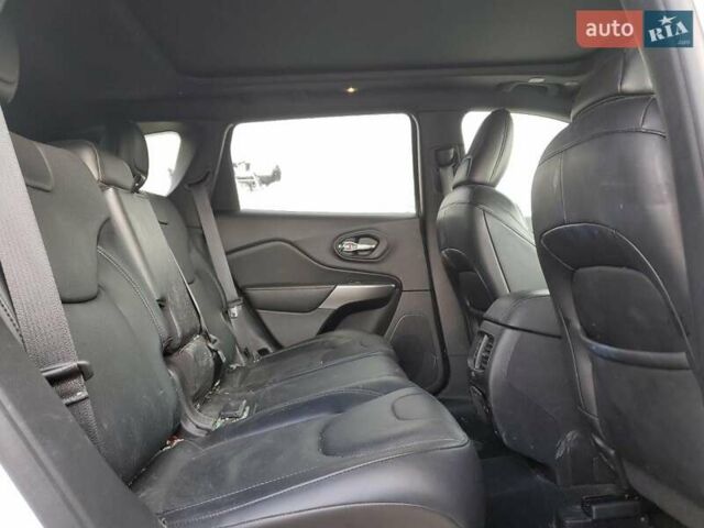 Белый Джип Чероки, объемом двигателя 2 л и пробегом 44 тыс. км за 7300 $, фото 10 на Automoto.ua