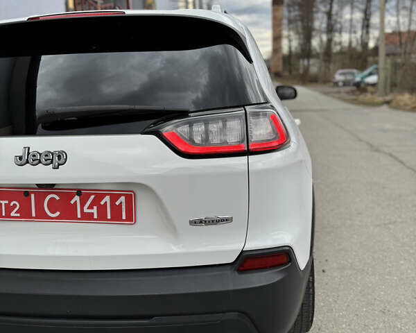 Білий Джип Cherokee, об'ємом двигуна 2.4 л та пробігом 125 тис. км за 14200 $, фото 5 на Automoto.ua
