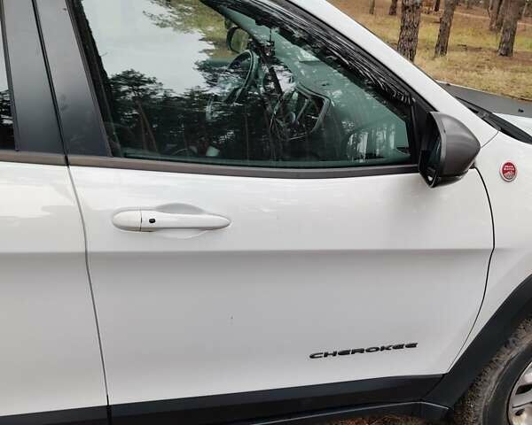 Белый Джип Чероки, объемом двигателя 3.24 л и пробегом 71 тыс. км за 19900 $, фото 4 на Automoto.ua