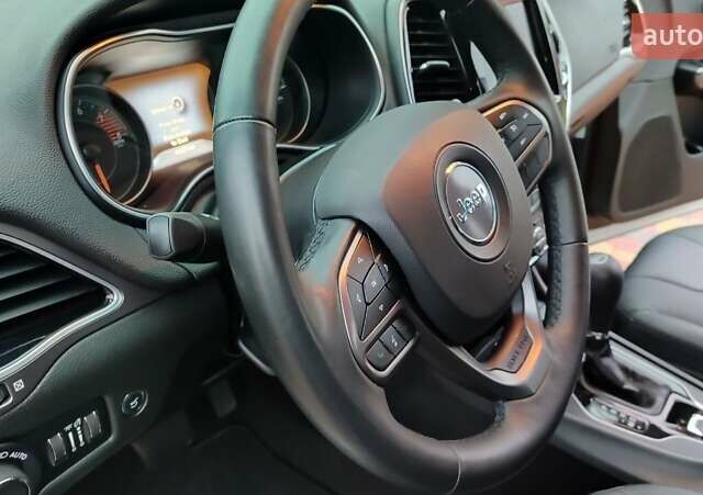 Білий Джип Cherokee, об'ємом двигуна 3.2 л та пробігом 67 тис. км за 18500 $, фото 34 на Automoto.ua