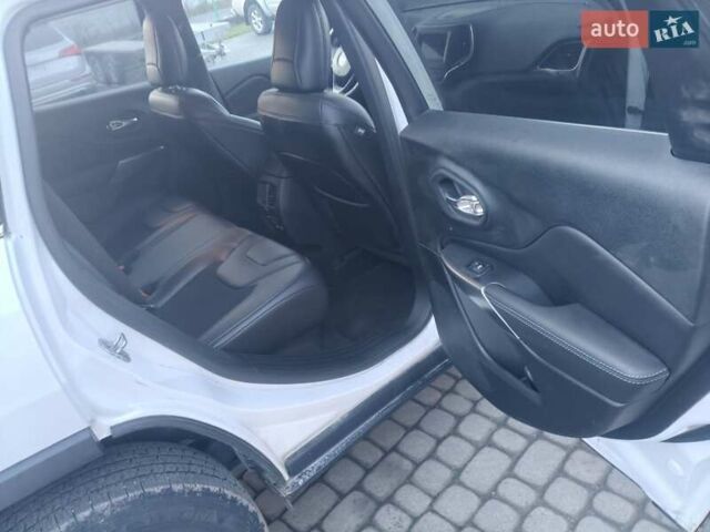 Белый Джип Чероки, объемом двигателя 2.36 л и пробегом 68 тыс. км за 16600 $, фото 7 на Automoto.ua