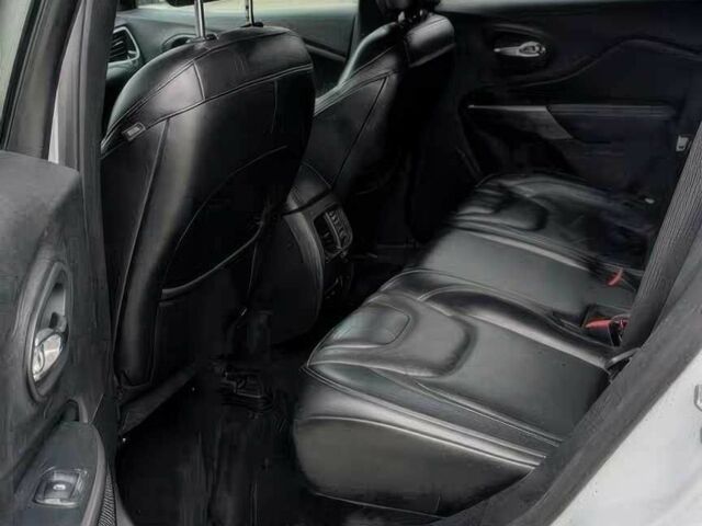 Белый Джип Чероки, объемом двигателя 3.2 л и пробегом 40 тыс. км за 3700 $, фото 10 на Automoto.ua