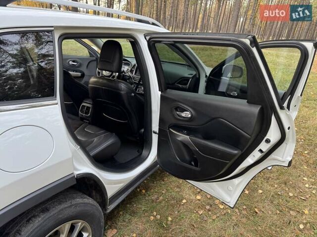 Белый Джип Чероки, объемом двигателя 2.36 л и пробегом 118 тыс. км за 16199 $, фото 19 на Automoto.ua