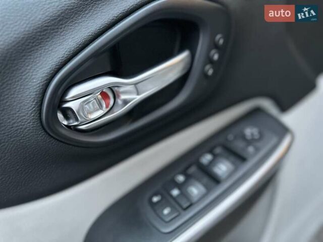 Білий Джип Cherokee, об'ємом двигуна 2.36 л та пробігом 153 тис. км за 15900 $, фото 17 на Automoto.ua