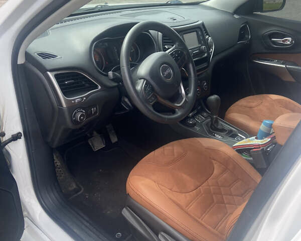 Белый Джип Чероки, объемом двигателя 2.4 л и пробегом 133 тыс. км за 14999 $, фото 17 на Automoto.ua