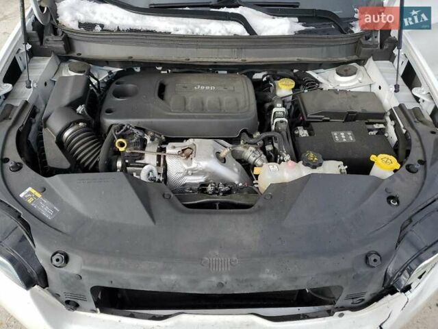 Белый Джип Чероки, объемом двигателя 2 л и пробегом 44 тыс. км за 7300 $, фото 11 на Automoto.ua