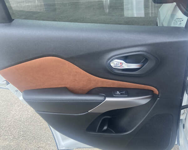 Белый Джип Чероки, объемом двигателя 2.4 л и пробегом 133 тыс. км за 14999 $, фото 23 на Automoto.ua