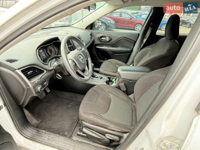 Білий Джип Cherokee, об'ємом двигуна 2.4 л та пробігом 198 тис. км за 3998 $, фото 7 на Automoto.ua