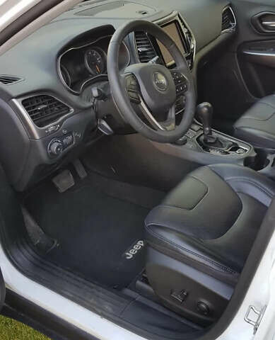 Білий Джип Cherokee, об'ємом двигуна 3.24 л та пробігом 130 тис. км за 19000 $, фото 8 на Automoto.ua