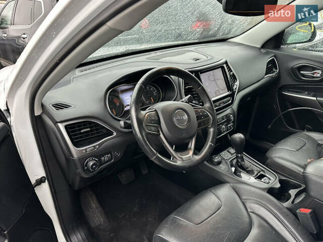 Белый Джип Чероки, объемом двигателя 3.2 л и пробегом 123 тыс. км за 13200 $, фото 7 на Automoto.ua
