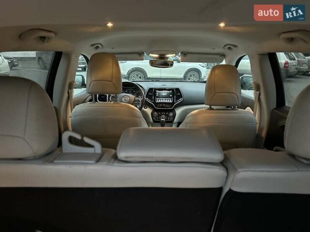 Білий Джип Cherokee, об'ємом двигуна 2.36 л та пробігом 153 тис. км за 15900 $, фото 13 на Automoto.ua