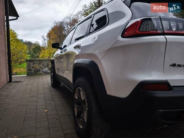 Джип Чероки 2019 в Надворной на Automoto.ua Белый Джип Чероки, объемом двигателя 3.2 л и пробегом 173 тыс. км за 19500 $, фото 18 на Automoto.ua