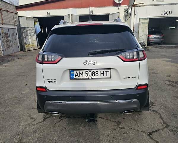 Белый Джип Чероки, объемом двигателя 2 л и пробегом 98 тыс. км за 19400 $, фото 3 на Automoto.ua