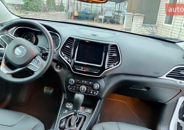 Білий Джип Cherokee, об'ємом двигуна 3.2 л та пробігом 67 тис. км за 18500 $, фото 24 на Automoto.ua