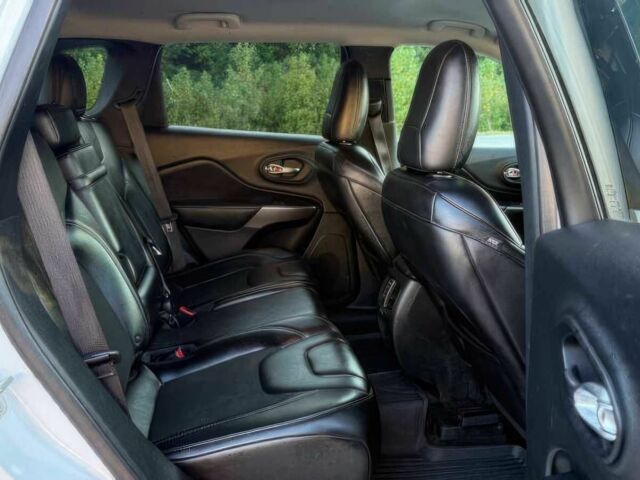 Белый Джип Чероки, объемом двигателя 3.2 л и пробегом 42 тыс. км за 7700 $, фото 9 на Automoto.ua