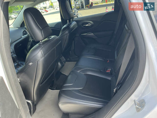 Білий Джип Cherokee, об'ємом двигуна 2.36 л та пробігом 120 тис. км за 15000 $, фото 42 на Automoto.ua