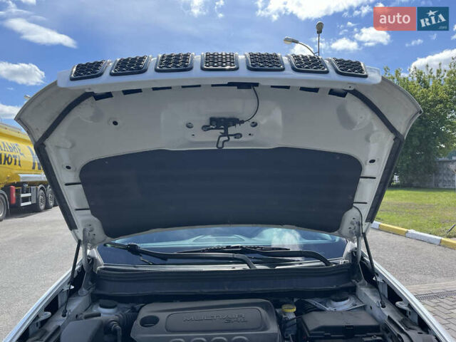 Білий Джип Cherokee, об'ємом двигуна 2.36 л та пробігом 120 тис. км за 15000 $, фото 52 на Automoto.ua