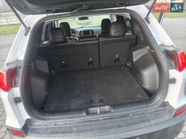 Белый Джип Чероки, объемом двигателя 2.36 л и пробегом 68 тыс. км за 16600 $, фото 8 на Automoto.ua