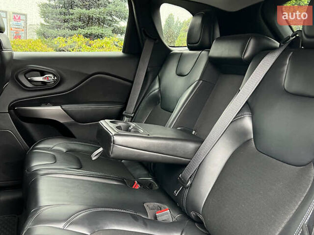 Белый Джип Чероки, объемом двигателя 2.36 л и пробегом 51 тыс. км за 21300 $, фото 24 на Automoto.ua