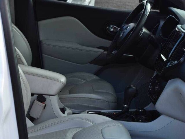 Білий Джип Cherokee, об'ємом двигуна 3.2 л та пробігом 83 тис. км за 18900 $, фото 15 на Automoto.ua