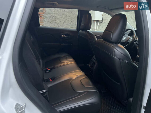 Білий Джип Cherokee, об'ємом двигуна 3.24 л та пробігом 76 тис. км за 21500 $, фото 16 на Automoto.ua
