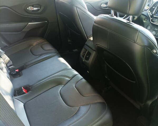 Білий Джип Cherokee, об'ємом двигуна 2 л та пробігом 80 тис. км за 18499 $, фото 7 на Automoto.ua