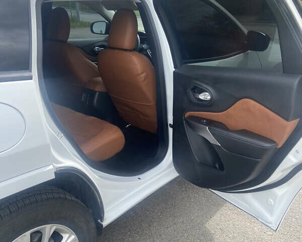 Белый Джип Чероки, объемом двигателя 2.4 л и пробегом 133 тыс. км за 14999 $, фото 26 на Automoto.ua