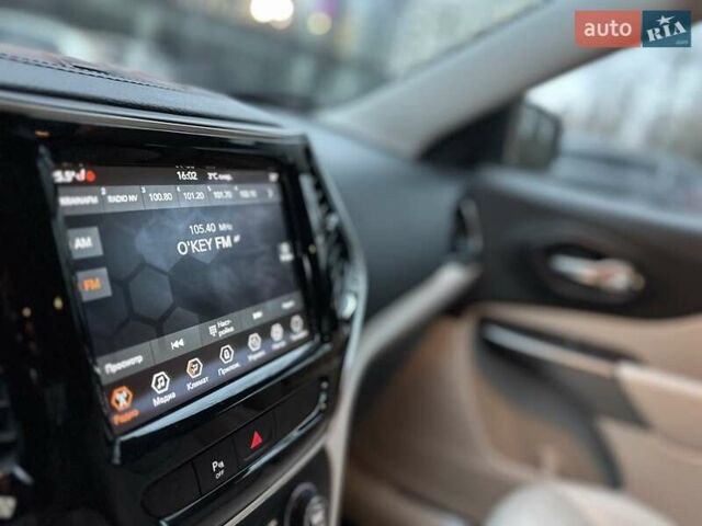 Білий Джип Cherokee, об'ємом двигуна 2.36 л та пробігом 153 тис. км за 15900 $, фото 16 на Automoto.ua