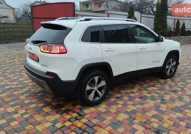 Білий Джип Cherokee, об'ємом двигуна 3.2 л та пробігом 67 тис. км за 18500 $, фото 6 на Automoto.ua