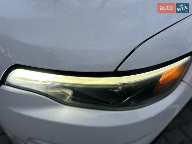 Білий Джип Cherokee, об'ємом двигуна 2.36 л та пробігом 153 тис. км за 15900 $, фото 23 на Automoto.ua