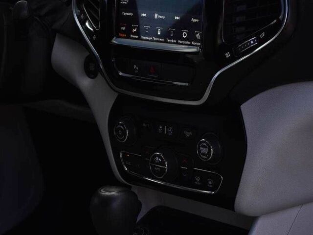 Білий Джип Cherokee, об'ємом двигуна 3.2 л та пробігом 83 тис. км за 18900 $, фото 14 на Automoto.ua