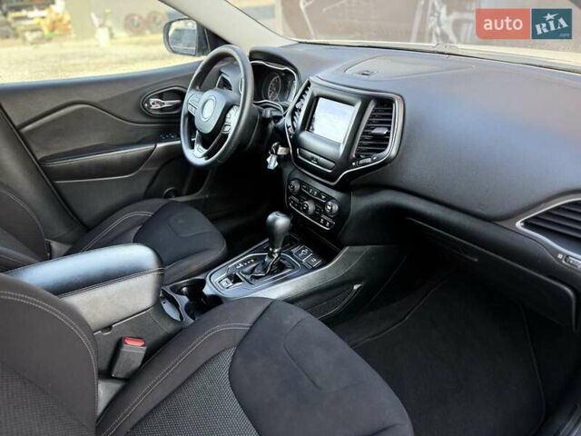 Білий Джип Cherokee, об'ємом двигуна 2.36 л та пробігом 182 тис. км за 13300 $, фото 43 на Automoto.ua