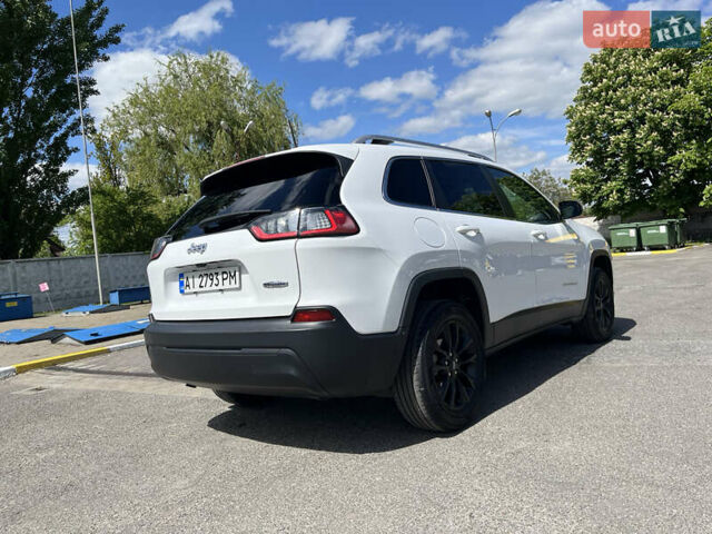 Білий Джип Cherokee, об'ємом двигуна 2.36 л та пробігом 120 тис. км за 15000 $, фото 20 на Automoto.ua