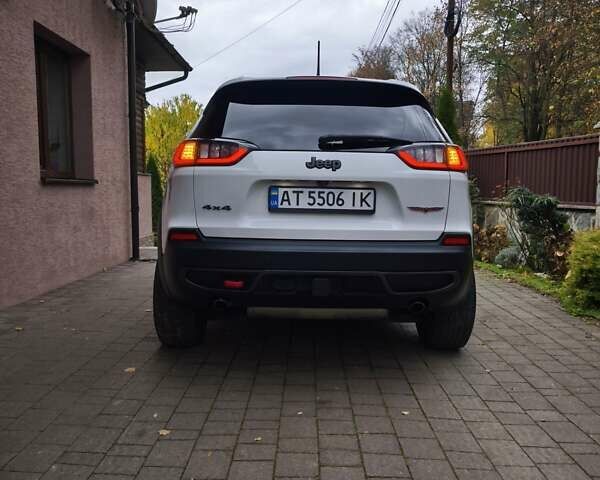 Джип Чероки 2019 в Надворной на Automoto.ua Белый Джип Чероки, объемом двигателя 3.2 л и пробегом 173 тыс. км за 19500 $, фото 16 на Automoto.ua