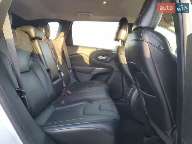 Білий Джип Cherokee, об'ємом двигуна 2.36 л та пробігом 140 тис. км за 3200 $, фото 8 на Automoto.ua