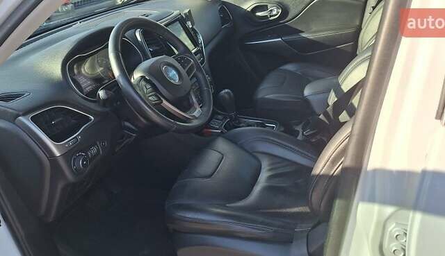Білий Джип Cherokee, об'ємом двигуна 3.2 л та пробігом 102 тис. км за 19500 $, фото 6 на Automoto.ua