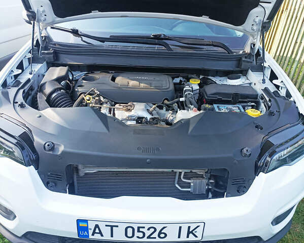 Білий Джип Cherokee, об'ємом двигуна 2 л та пробігом 80 тис. км за 18499 $, фото 11 на Automoto.ua