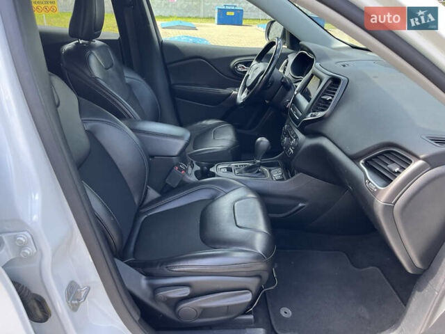 Білий Джип Cherokee, об'ємом двигуна 2.36 л та пробігом 120 тис. км за 15000 $, фото 39 на Automoto.ua